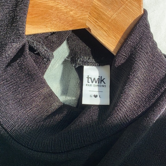 Open back mock neck dress - Picture 8 of 8